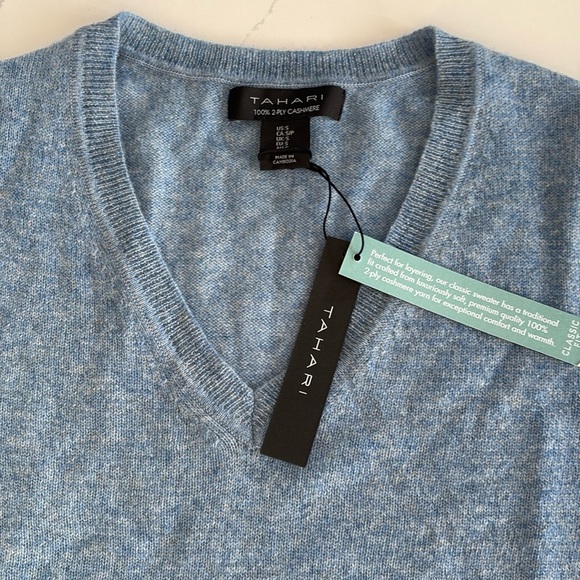 TAHARI 100% 2-ply cashmere V neck sweater size S NWT - Picture 2 of 8